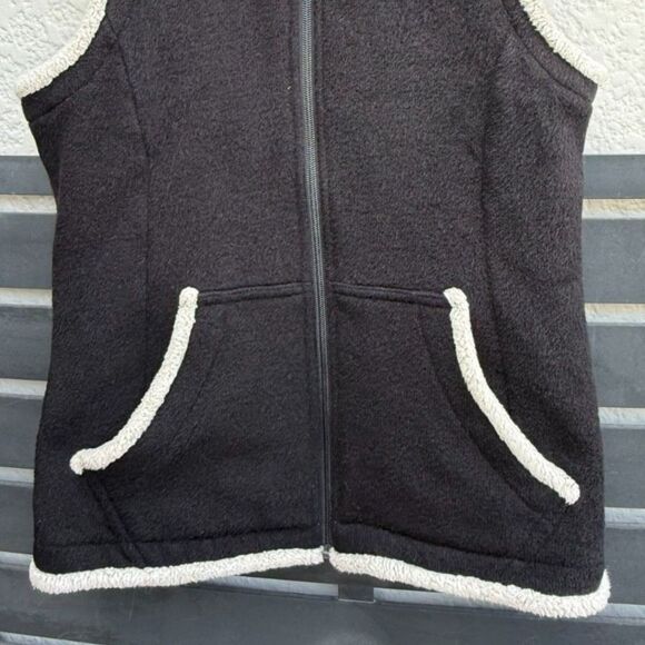 Kuhl Alfpaca Zip Up Hooded Sherpa Lined Vest in Black/Cream | Small - Picture 3 of 6